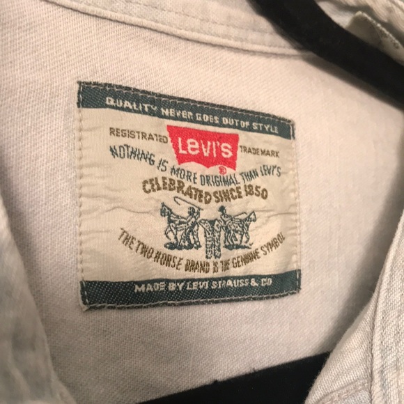 Authentic Vintage Men’s Levi’s Denim Shirt - Picture 4 of 8
